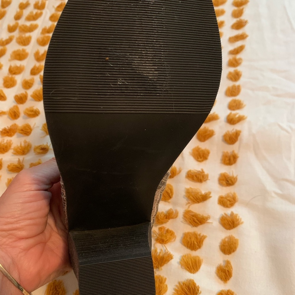 Shoes - Picture 4 of 4